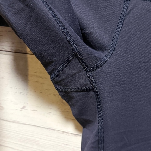 Lululemon capri dark blue - Picture 3 of 5